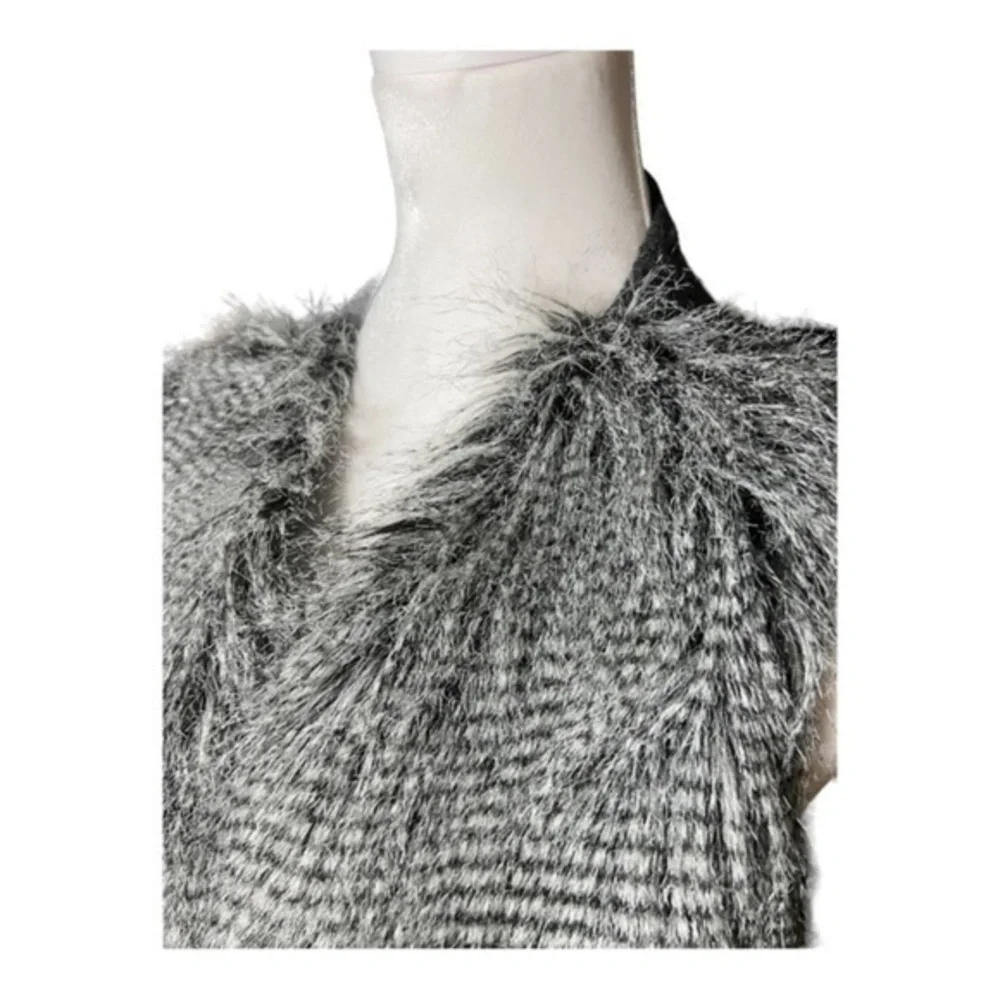 New York & Company Faux Fur Vest Women's Size Medium Grey‎